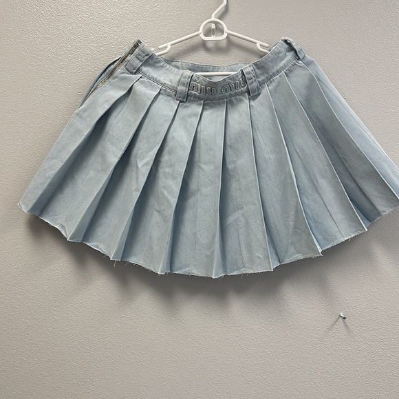Miu Miu Logo Detailed Pleated Denim Skirt - Picture 2 of 6